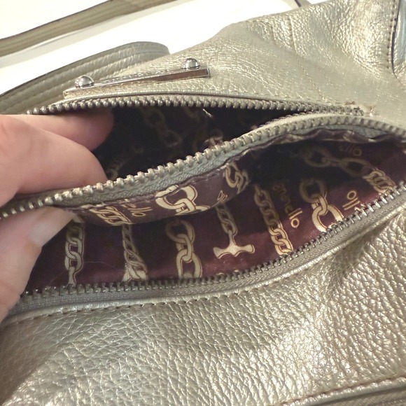 Tignanello Silver Metallic Leather Crossbody Shoulder Bag Purse‎ Built in Wallet - Picture 8 of 13